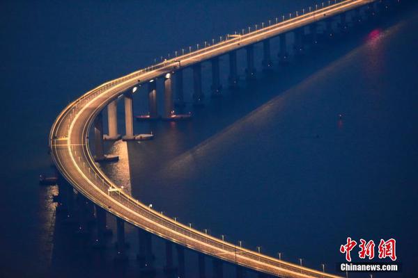 夜瞰港珠澳大橋:銀龍掛碧海(圖2)