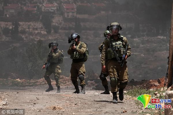 巴勒斯坦民众与以色列部队冲突 抗议修建隔离墙