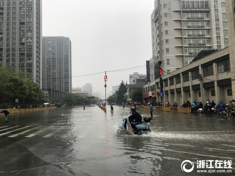 惊！本周末将迎来猛烈降雨，这些地区或将遭受暴雨袭击！