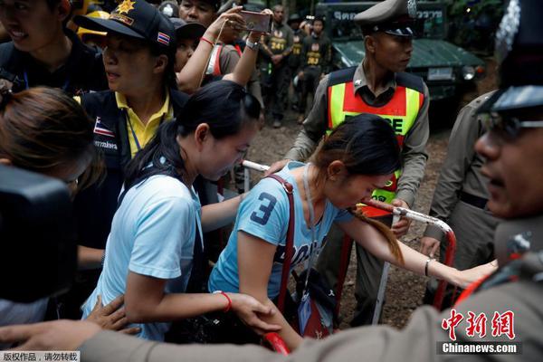 泰国足球队被困洞穴 运送物资车辆往来不息