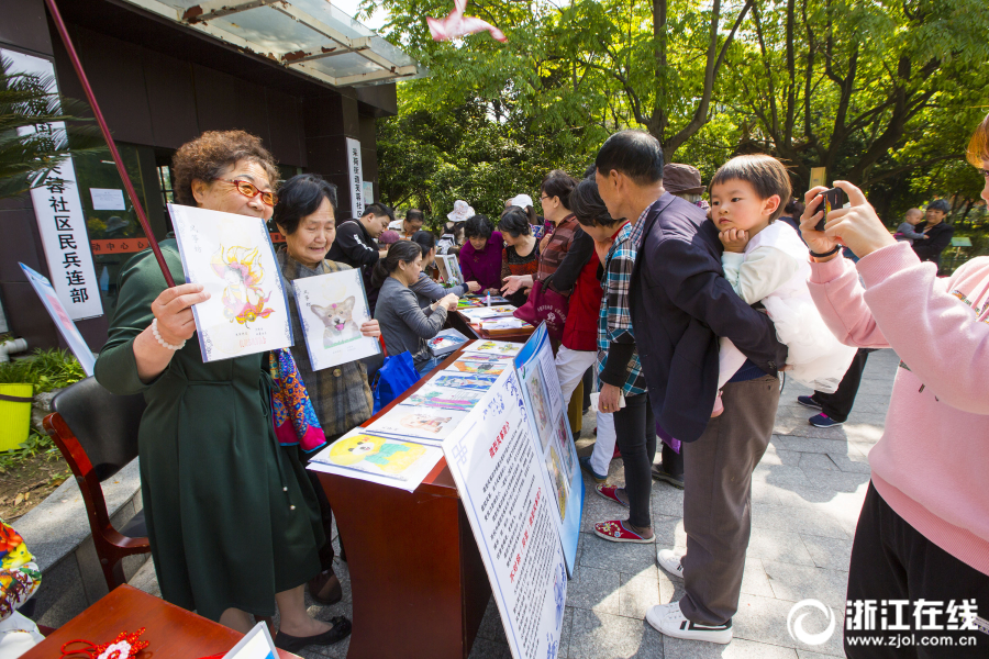 这两位部级领导同时担任人大代表政协委员