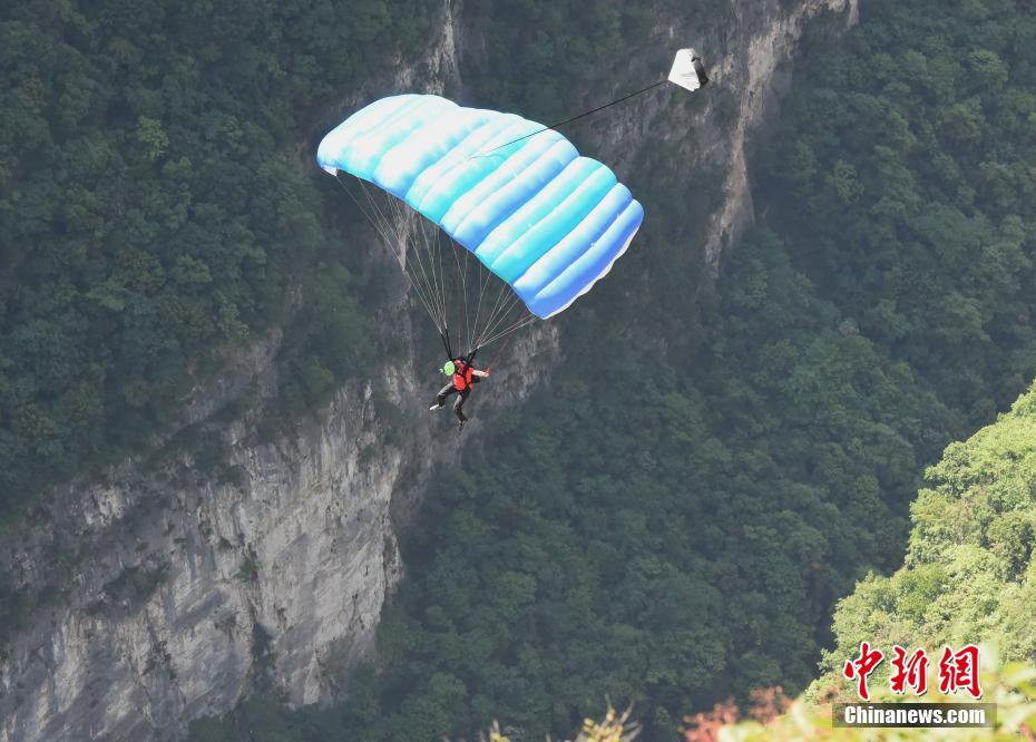 “感动中国十大人物”被网友集体反对，8人是体制内，一个外国人