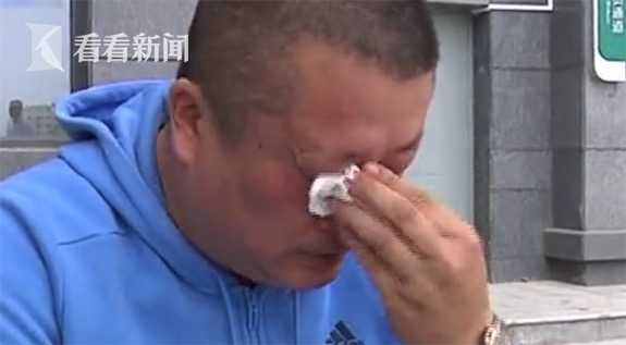 女忍秋天的红叶，探索与欣赏