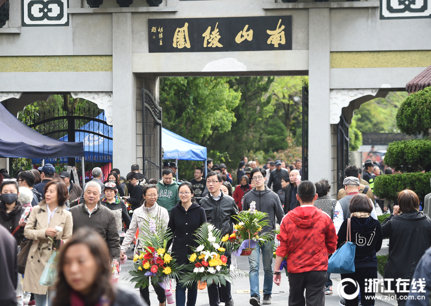 王健林宣布万达集团重返足球圈 俱乐部将采取中性名称