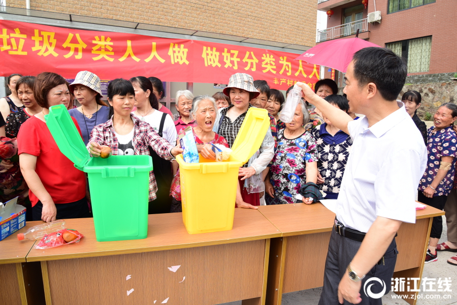 美联社评大师赛|坏天气将伍兹送进领先组 决战小莫