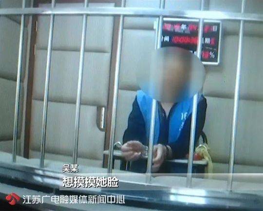 关注特斯拉连撞多车事件：官方通报画面曝光，网友热议车企赢麻了