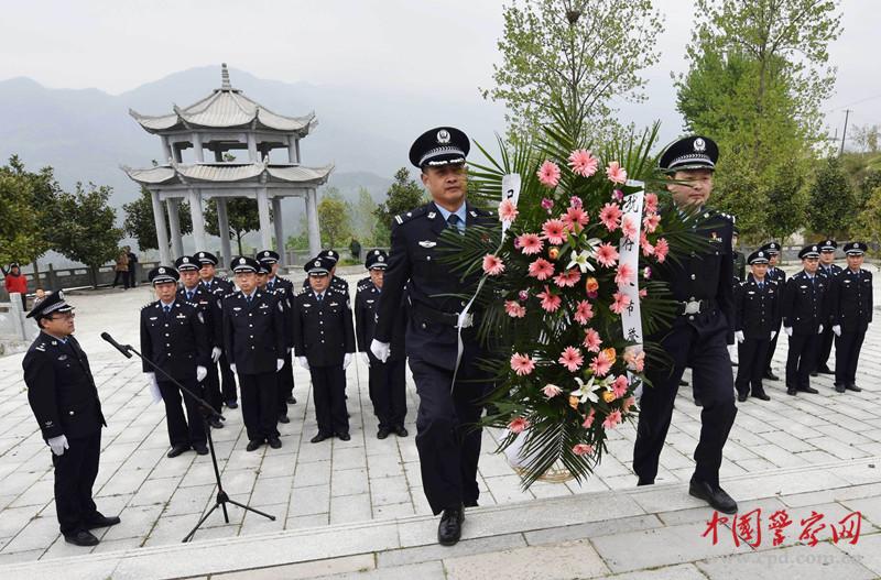 习近平同巴西联邦共和国总统举行会谈 两国元首一致同意推动中巴全面战略伙伴关系取得新的更大发展