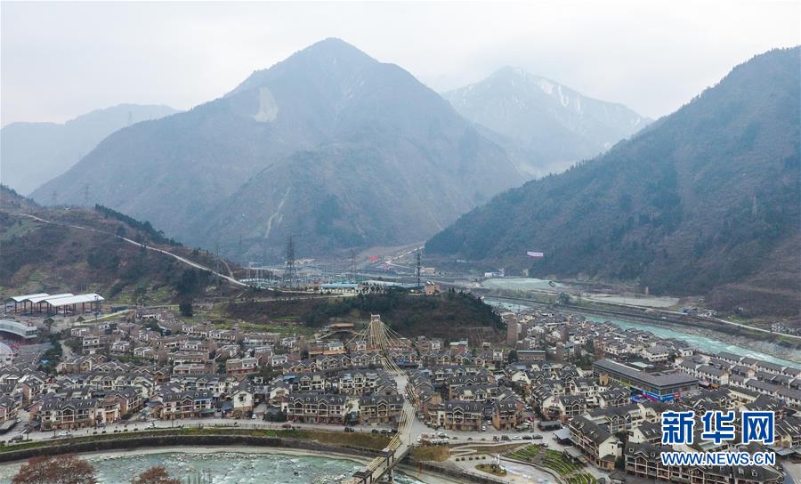  本尼新剧《布偶寻踪》曝剧照 和布偶踏上寻子之路