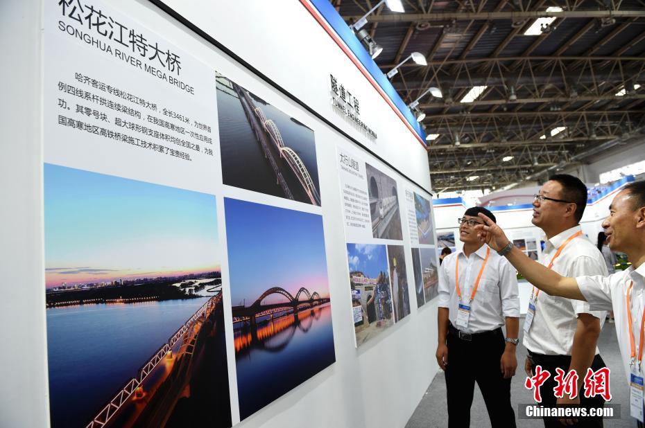 真正在感情小故事吸惹人的感情题目1000字感情故事