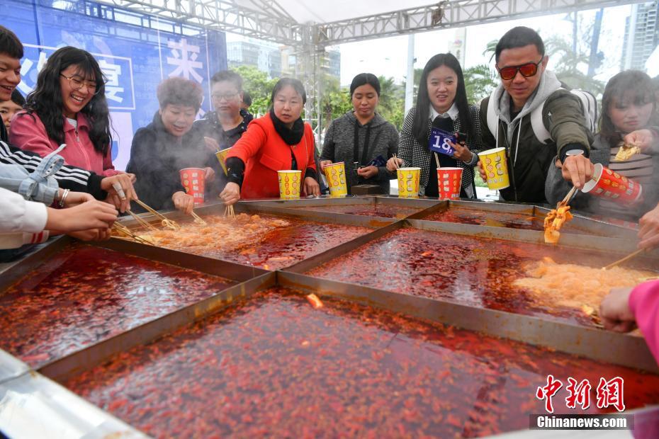 高清：亚洲杯中国男足恢复训练 里皮询问武磊伤情