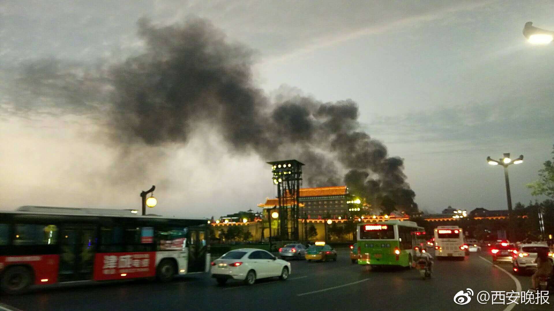 俄远东草原发生火灾造成27人受伤
