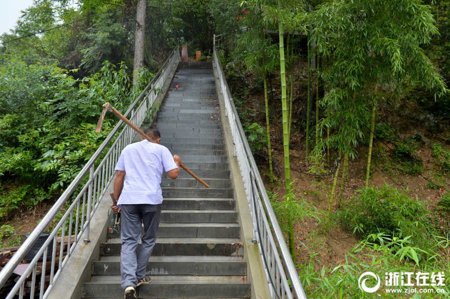 电影《发小儿万岁》在京首映 郝云哽咽怀念赵英俊