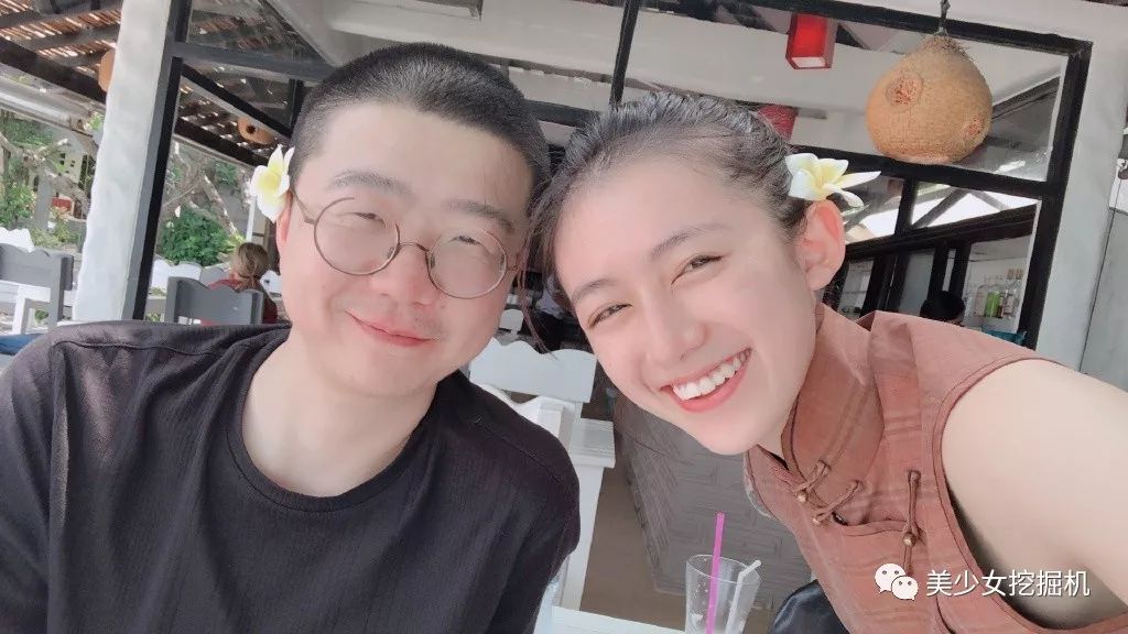 李诞直播喷不买黑尾酱衣服的观众是垃圾?