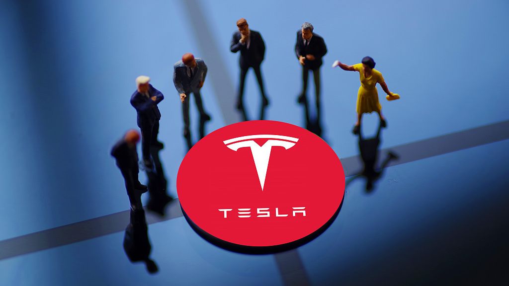 特斯拉自动驾驶“撞死”机器人， 科幻时代来了？