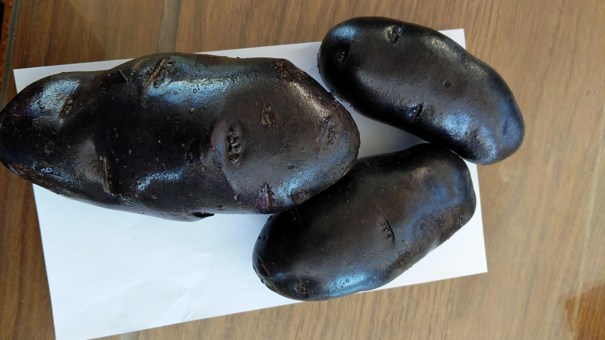 这种黑紫色的土豆 不是坏掉了吧?