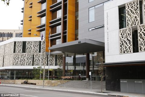 英国男子利用社交软件引年轻女性上钩,5年强奸