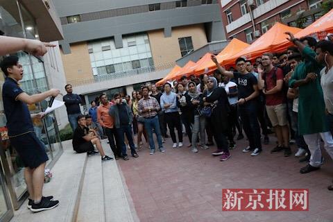对外经济贸易大学举办来华留学生中秋节活动