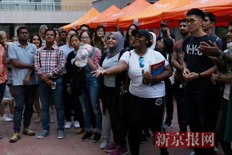 对外经济贸易大学举办来华留学生中秋节活动