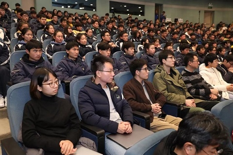 改革先锋进校园主题宣讲活动在复旦大学举行