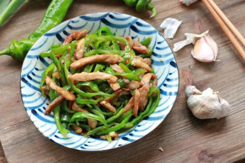 美食推荐:青椒肉丝,清炒黄豆芽,卧鸡蛋