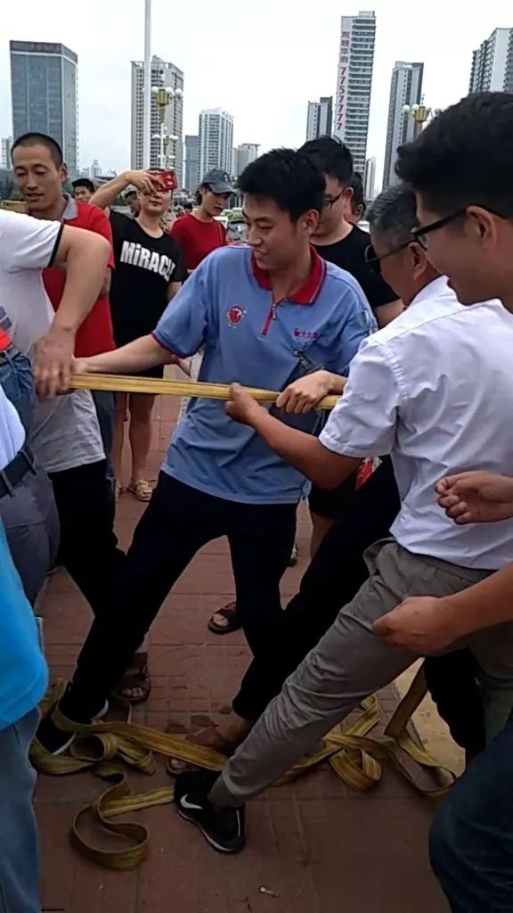 见义勇为,又双叒叕见军人身影