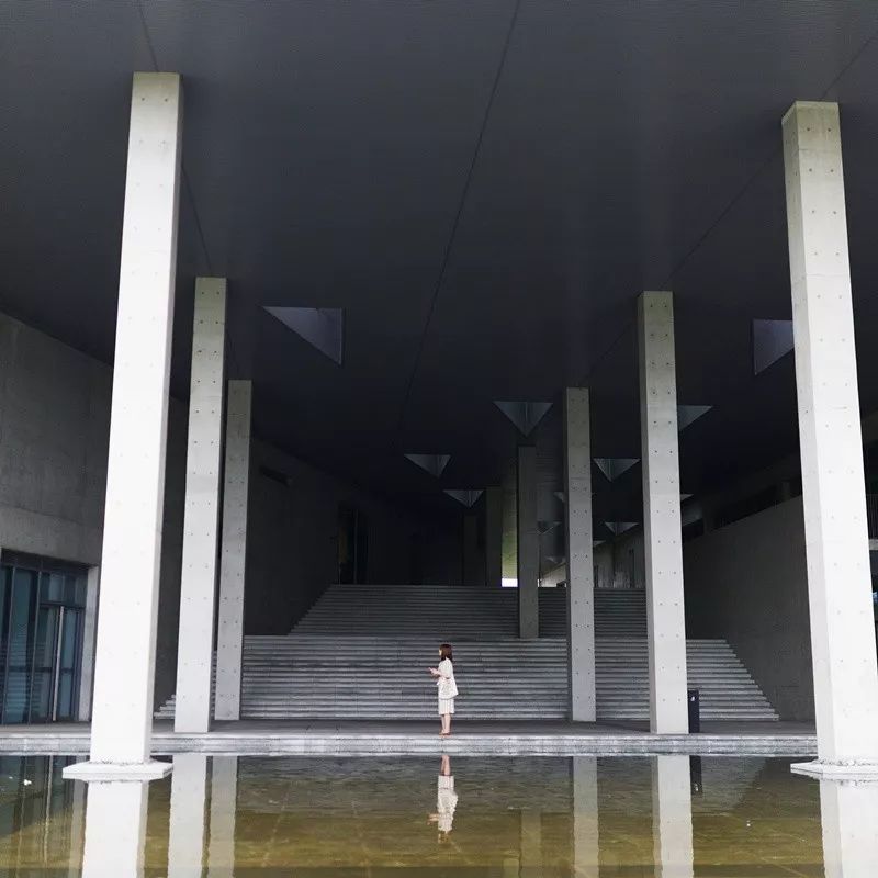 艺青年必打卡,混凝土诗人建筑作品,晓书馆、