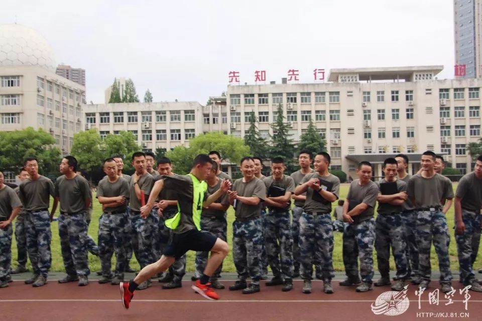 你以为军校研究生只有学历高?他们在比赛场上