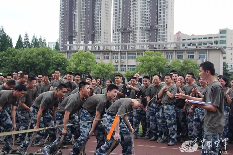 你以为军校研究生只有学历高?他们在比赛场上