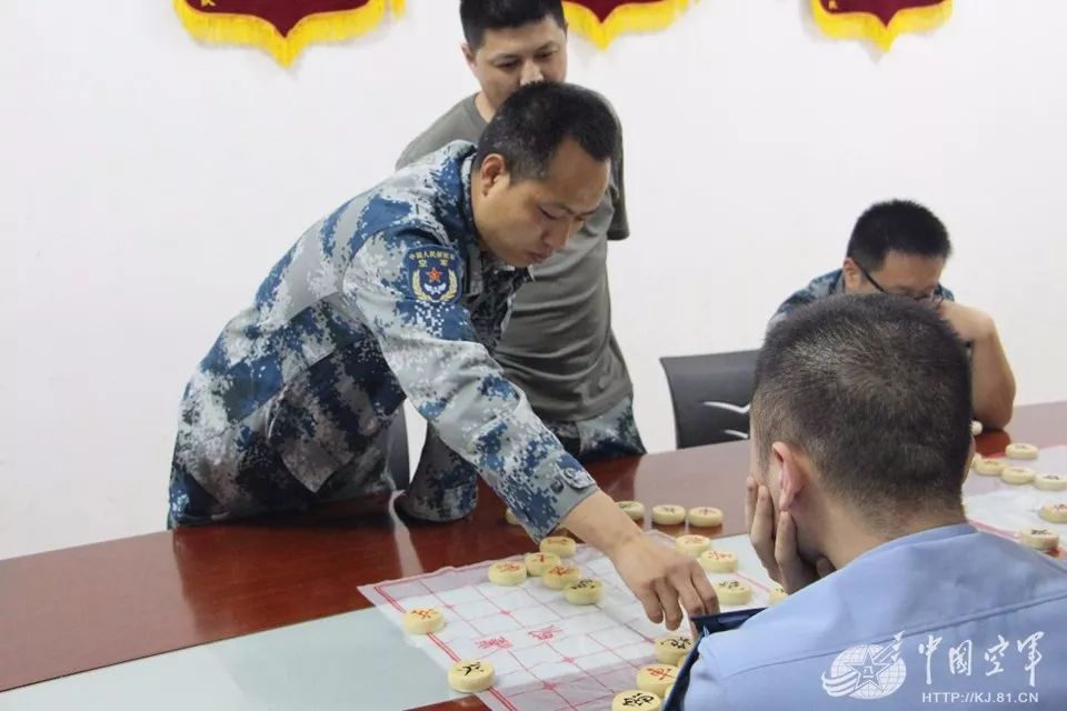 你以为军校研究生只有学历高?他们在比赛场上