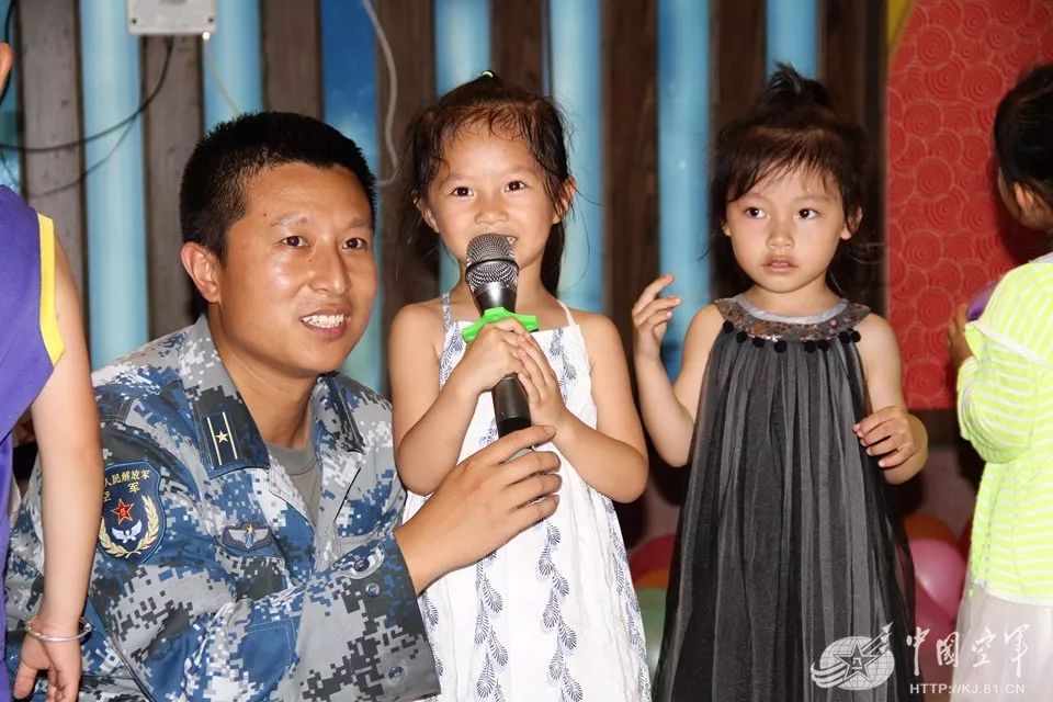 我们不一样,因为我们的爸爸是军人!