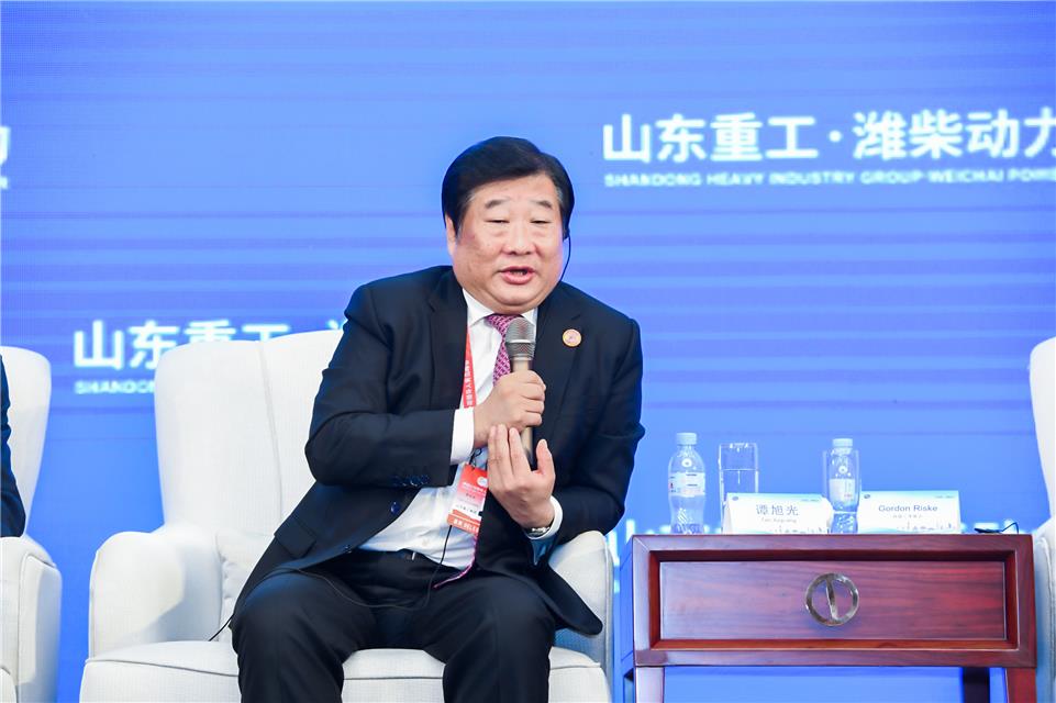 周晨重汽老总_窃窃私语周晨与李青(5)