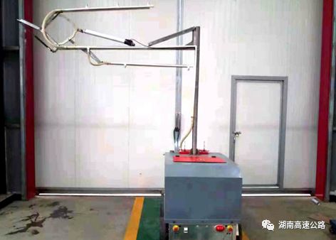 ▲长益扩容高速梁体养护机器人获科技创新奖