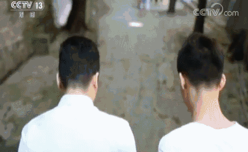 中国80后小伙霸占了BBC主页！这个最孤独的律师，让一帮被遗弃的边缘人看到了活下去的希望......