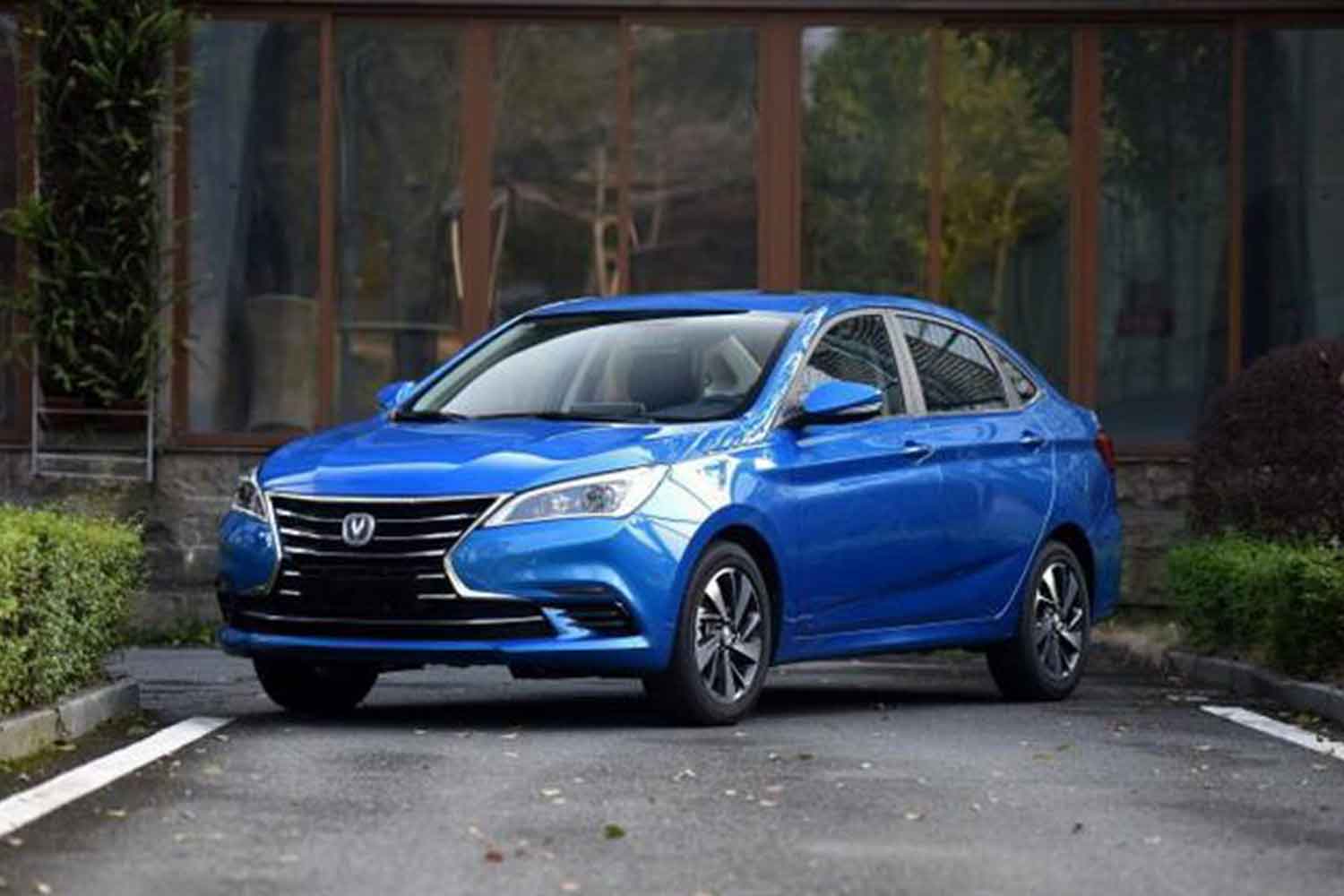 长安逸动DT即将上市 搭载1.0T及1.6L发动机