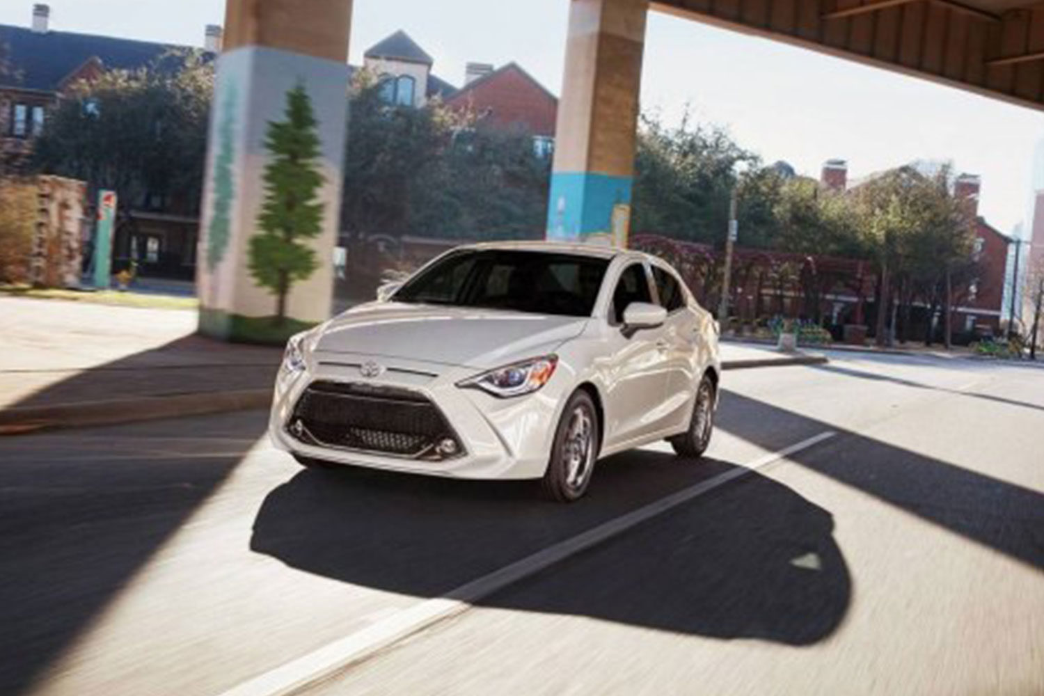 丰田发布新款YARIS sedan官图 油耗仅6.4L