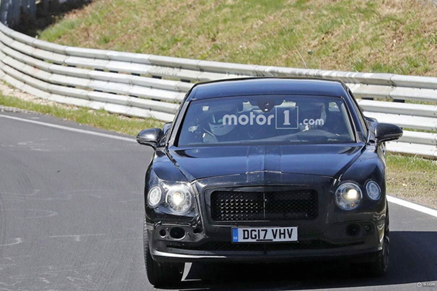 新一代宾利飞驰 搭载W12双涡轮增压发动机