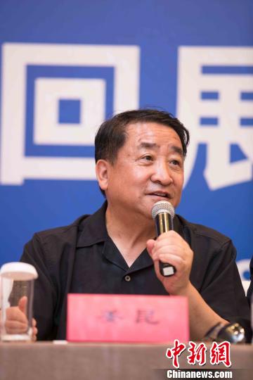 相声表演艺术家姜昆参加“艺术丝绸之旅”世界巡回展?海外首展新闻发布会。亿朴文化供图