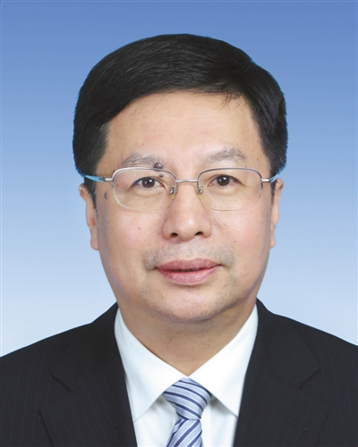 bbin反水什么时候·客车与货车相撞 挡风玻璃破碎车头严重变形