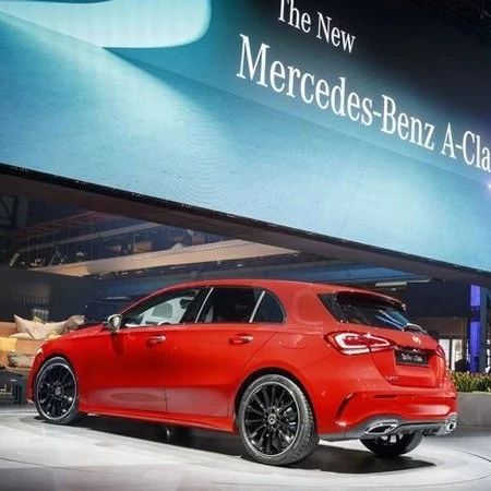 宝马1系奥迪A3请靠边站！全新奔驰A级亮相，内饰简直逆天！