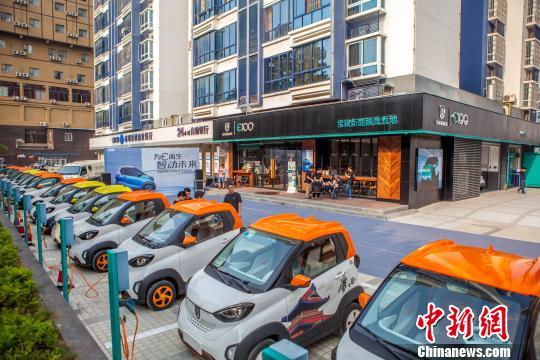 广西柳州大力推广新能源汽车 路边停车免费可享千元补贴