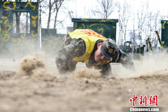 武警忻州支队举行军事训练比武检验战斗力