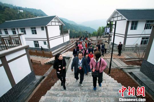 海外华文媒体感受川北地区发展巨变 体验青山绿水生态旅游