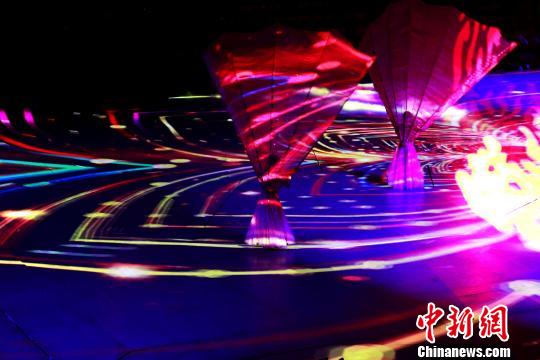 《绿水青山·幸福西宁》首演 实现360度观赏效