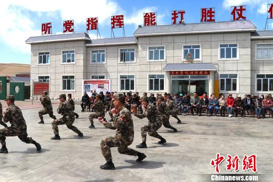 武警西藏那曲支队开展“军营开放日”活动