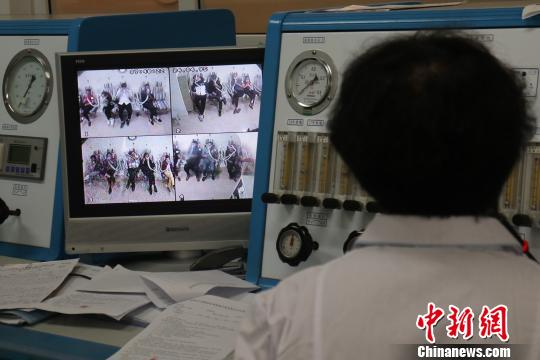 川航航班备降成都续:旅客医院接受诊治