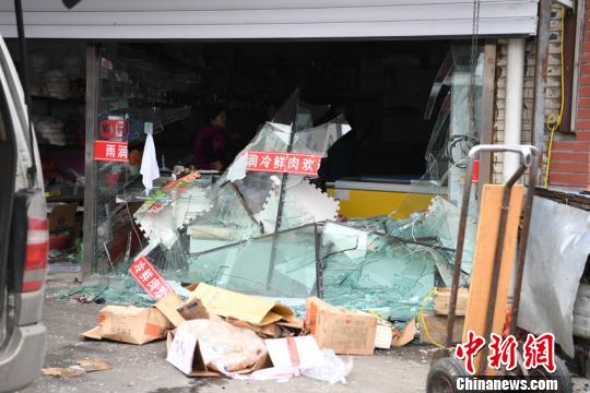 事发现场 张瑶 摄 长春市双阳区一居民楼发生爆炸致4人受伤
