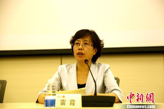 东阿县委书记雷霞表示,毛驴养殖产业是阿胶产业的源头和基础,东阿县委、县政府已经相继出台了一系列鼓励支持黑毛驴发展的意见和政策,极大地调动了养殖黑毛驴的积极性。 沙见龙 摄