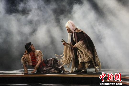 剧中神仙和唐哥见面 钟欣 摄