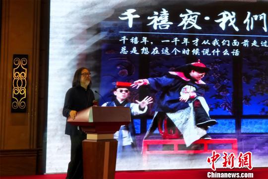 8月16日至18日,赖声川作品《千禧夜,我们说相声》将在会昌县采茶歌舞剧院演出3场。 姜涛 摄
