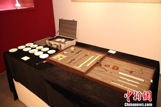 景泰蓝工艺要用到的工具 钟欣 摄